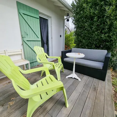 Holiday home La Aux Acacias~vacances Nature Et Au Calme Mezos
